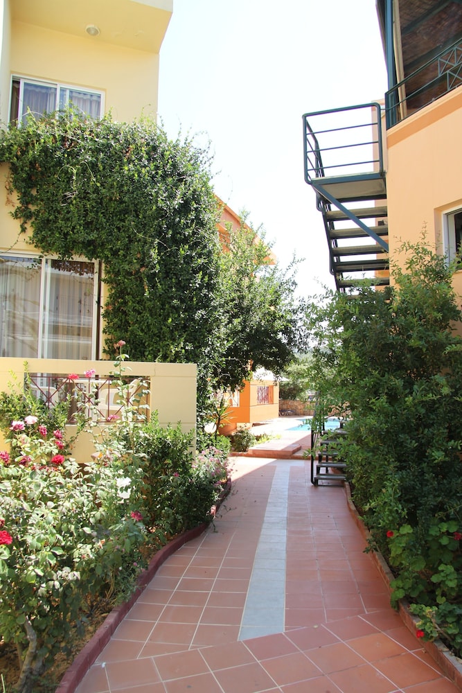 Elotia Hotel — Hotel building in Chania