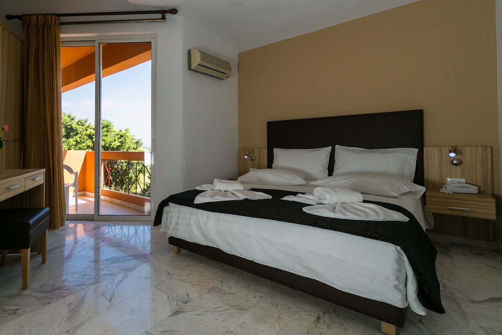 Elotia Hotel — Hotel rooms in Chania