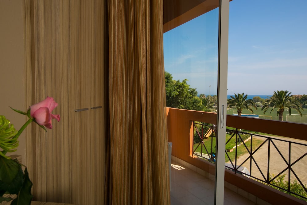 Elotia Hotel — Hotel rooms in Chania