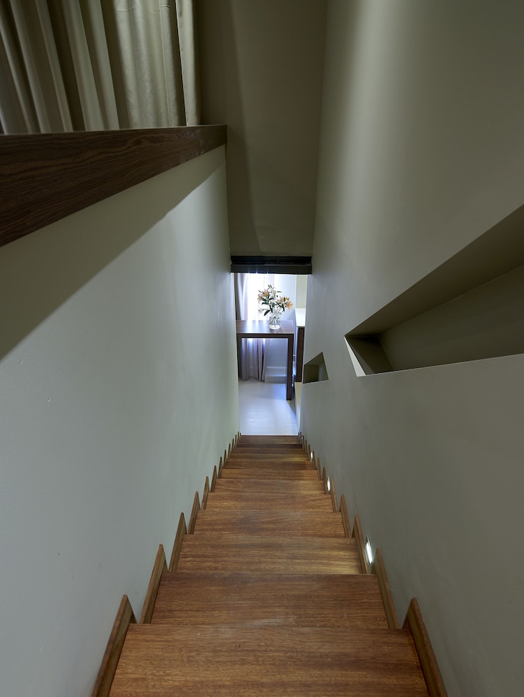 Elotis Suites — Hotel building in Chania