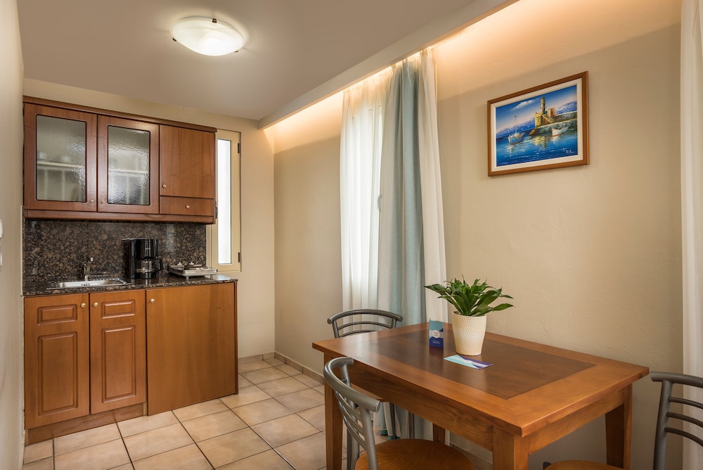 Elotis Suites — Hotel rooms in Chania