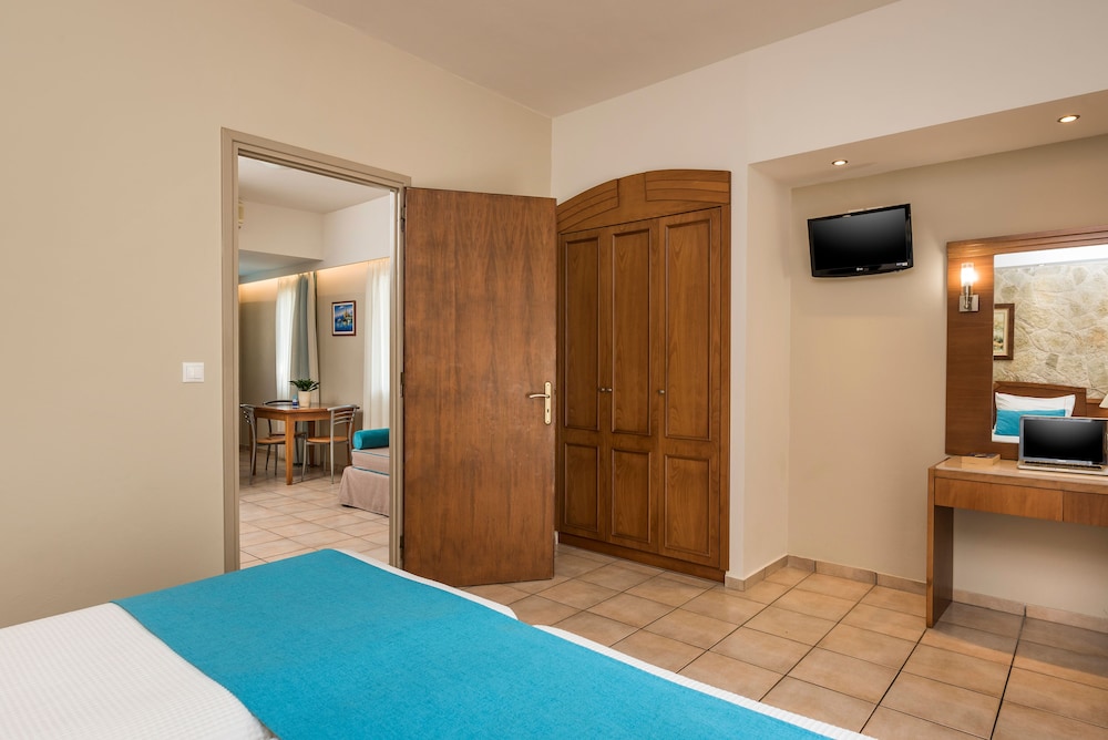 Elotis Suites — Hotel rooms in Chania