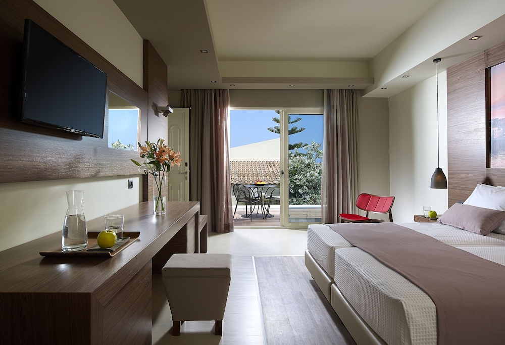 Elotis Suites — Hotel rooms in Chania