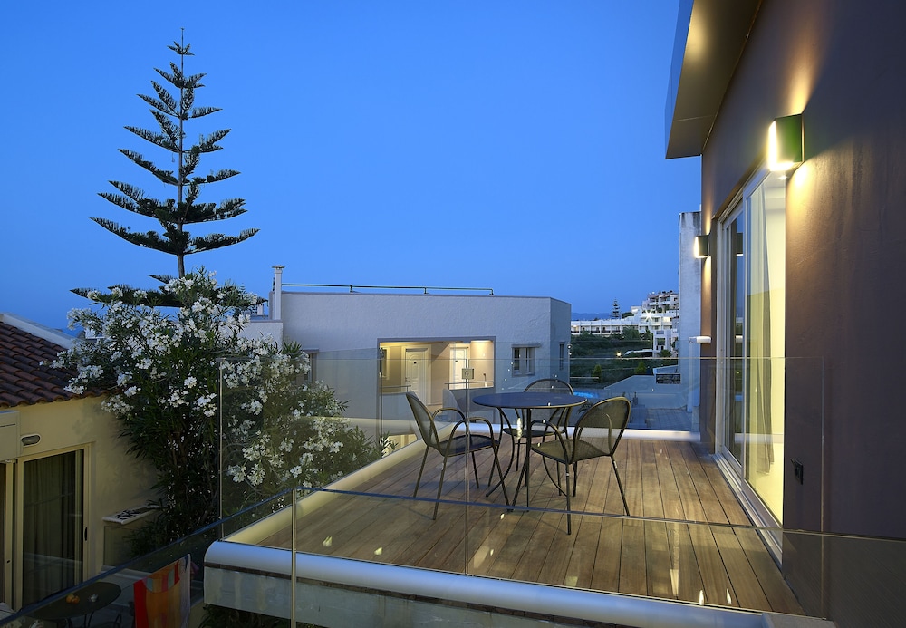 Elotis Suites — Hotel building in Chania