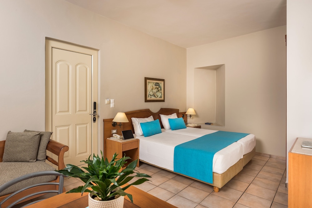Elotis Suites — Hotel rooms in Chania