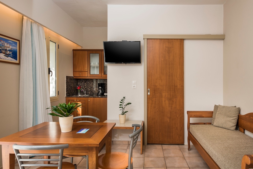 Elotis Suites — Hotel rooms in Chania