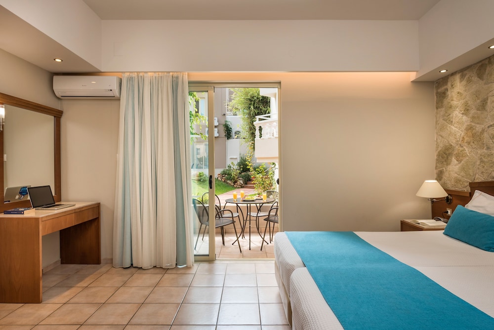 Elotis Suites — Hotel rooms in Chania