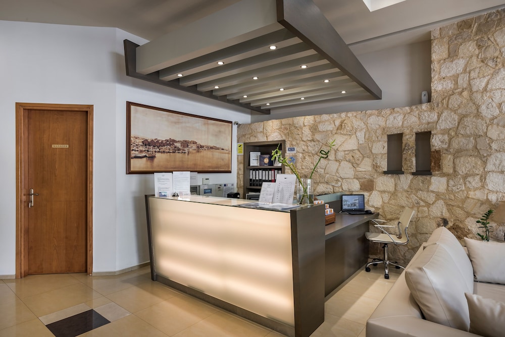 Elotis Suites — Hotel building in Chania