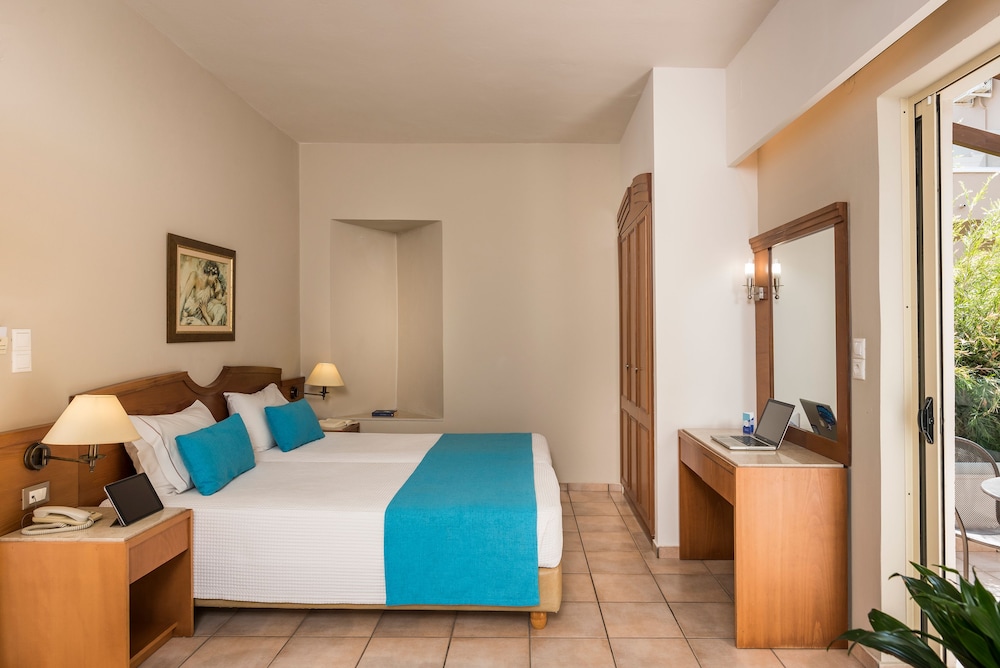 Elotis Suites — Hotel rooms in Chania