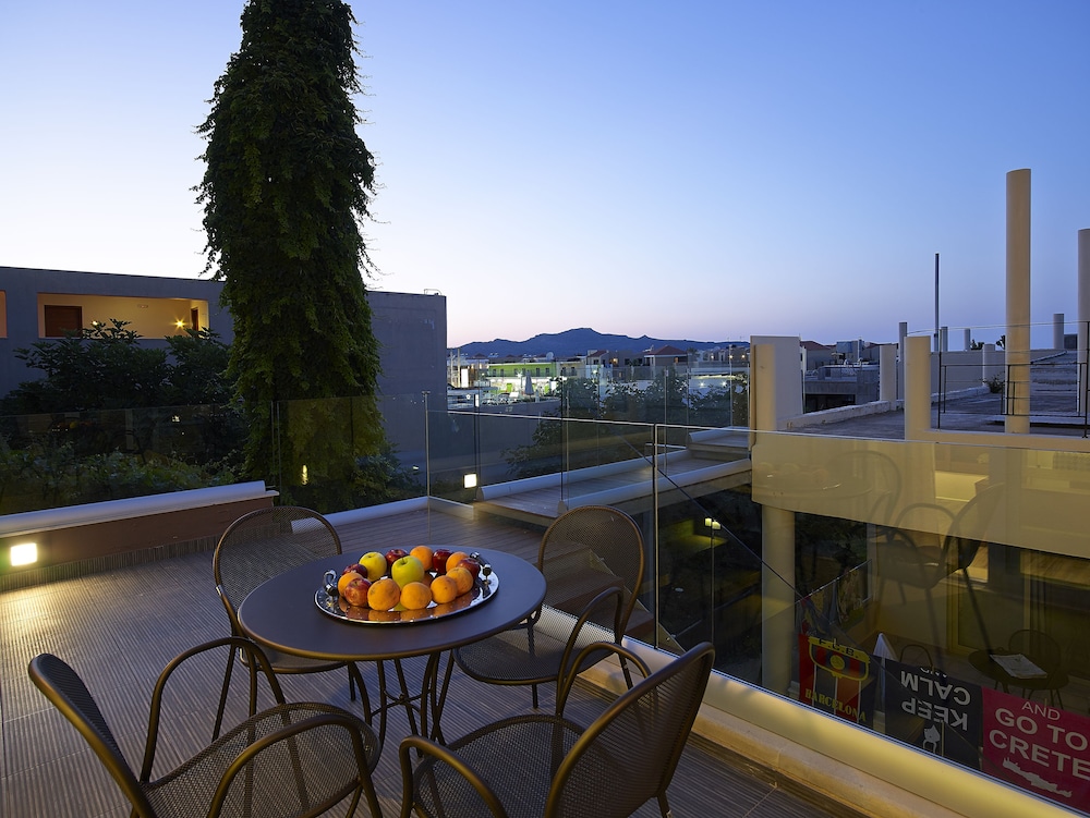 Elotis Suites — Hotel building in Chania
