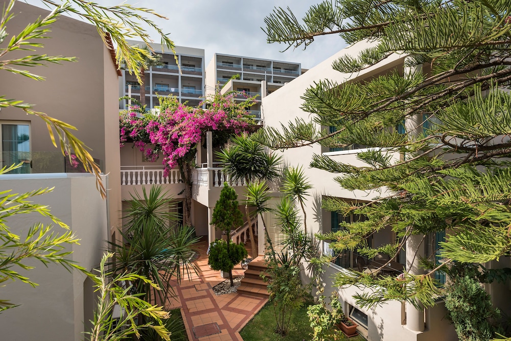 Elotis Suites — Hotel building in Chania