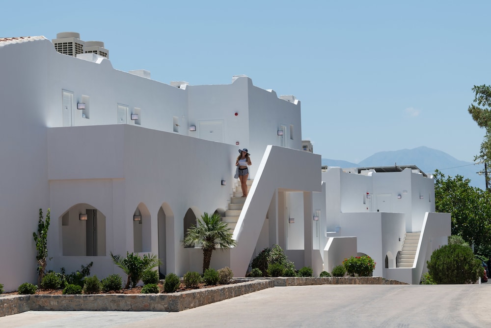Elounda Breeze Resort - All Inclusive — Hotel building in Elounda