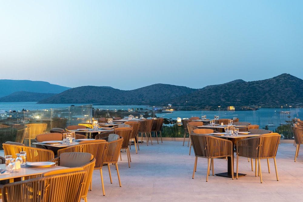Elounda Breeze Resort - All Inclusive — Restaurant & bars in Elounda
