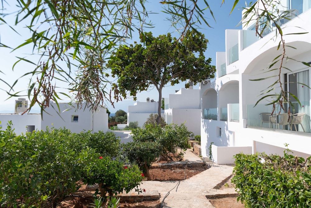 Elounda Breeze Resort - All Inclusive — Hotel building in Elounda
