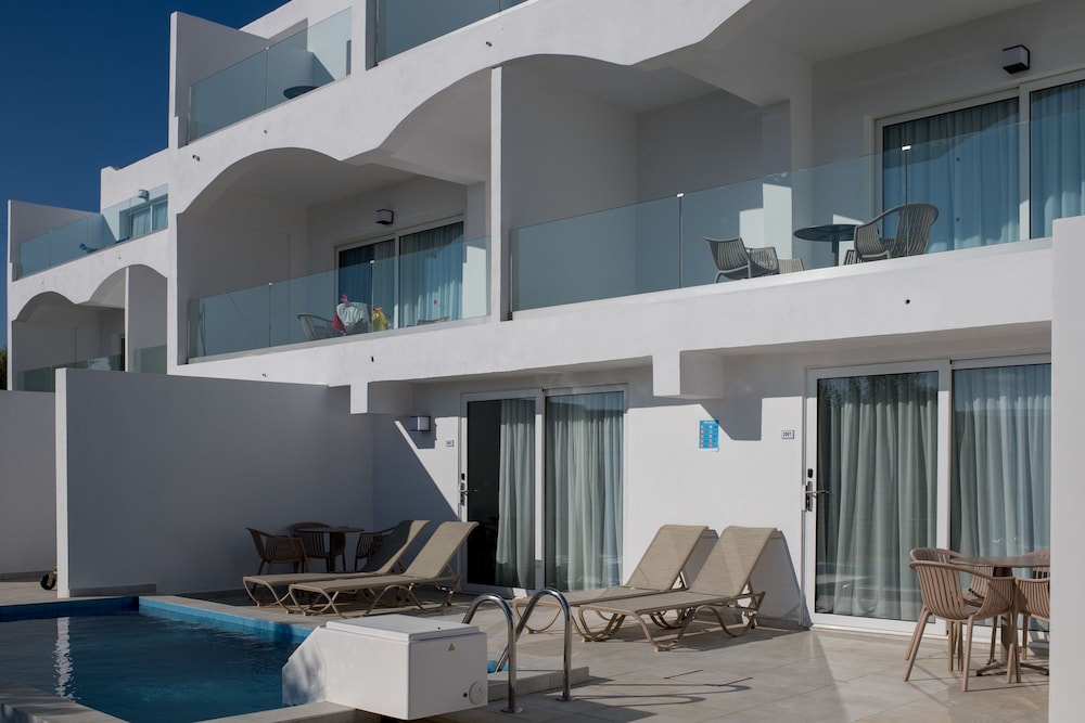 Elounda Breeze Resort - All Inclusive — Hotel building in Elounda
