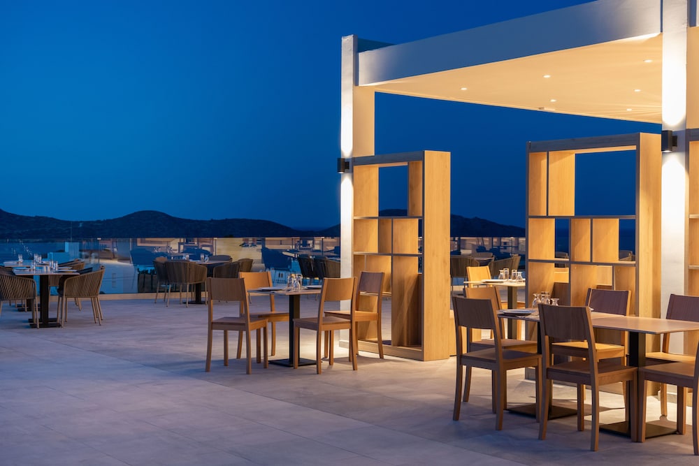 Elounda Breeze Resort - All Inclusive — Restaurant & bars in Elounda