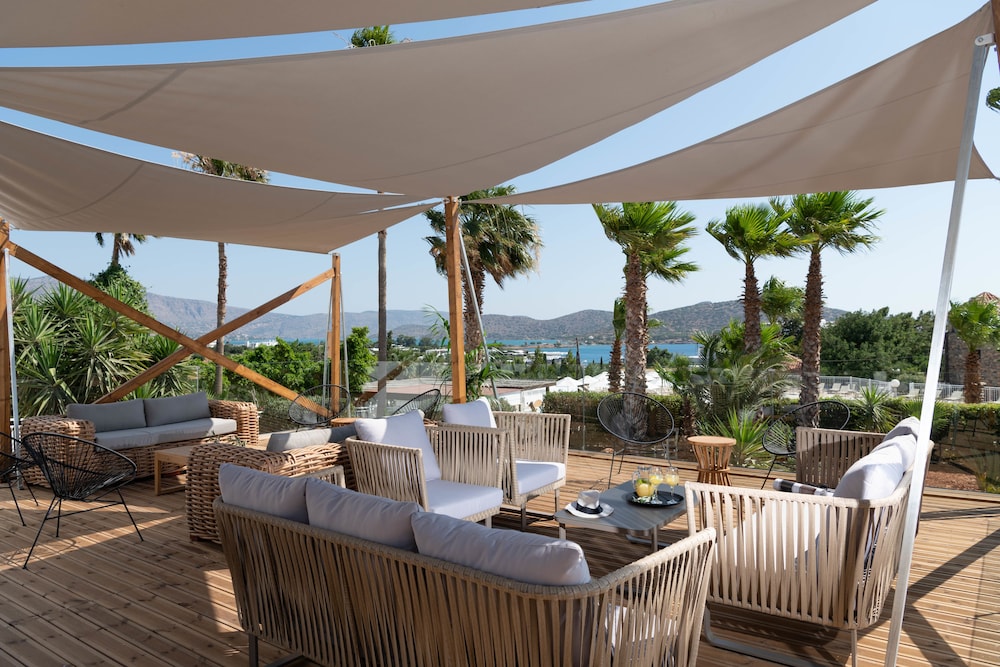 Elounda Breeze Resort - All Inclusive — Restaurant & bars in Elounda