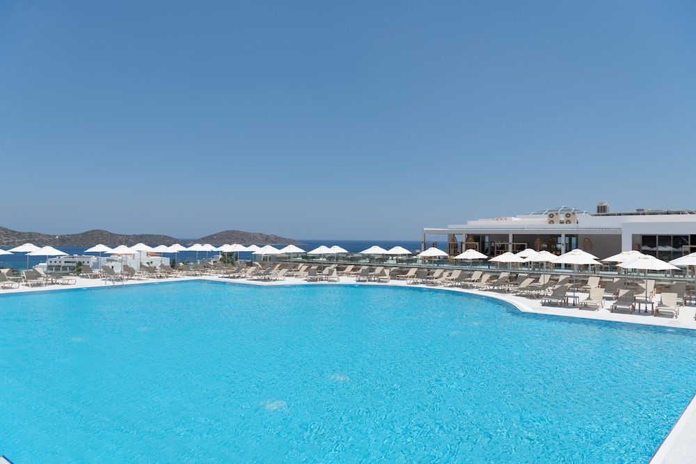 Elounda Breeze Resort - All Inclusive — Swimming pool in Elounda