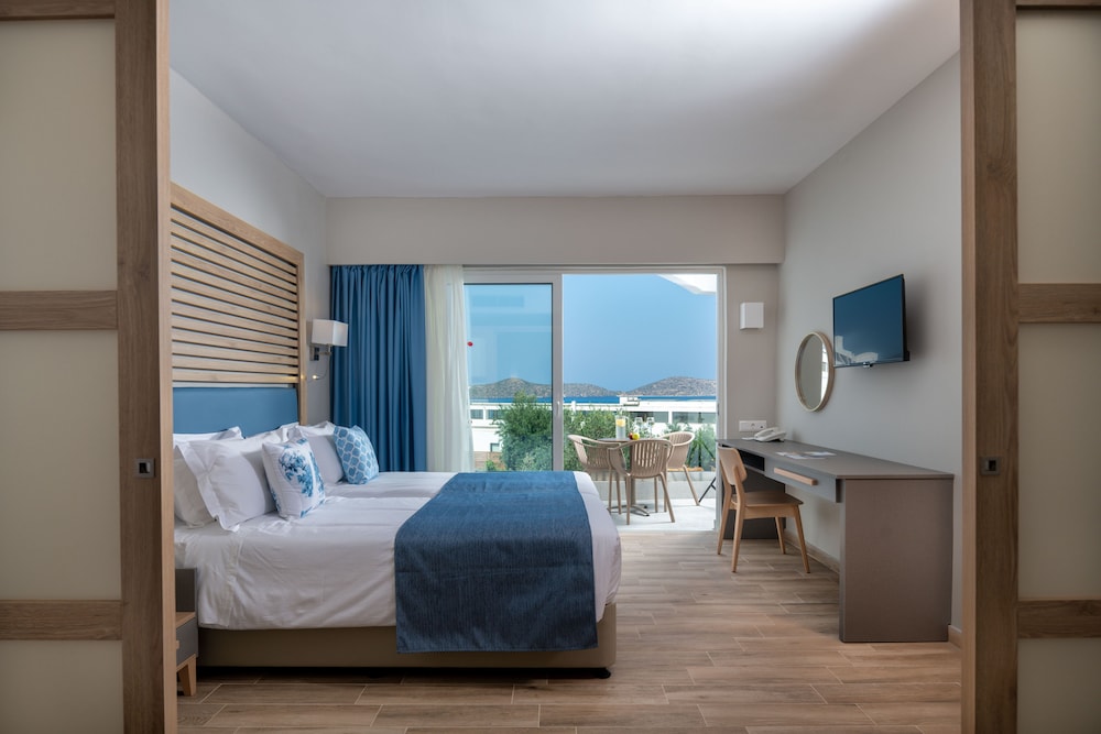 Elounda Breeze Resort - All Inclusive — Hotel rooms in Elounda