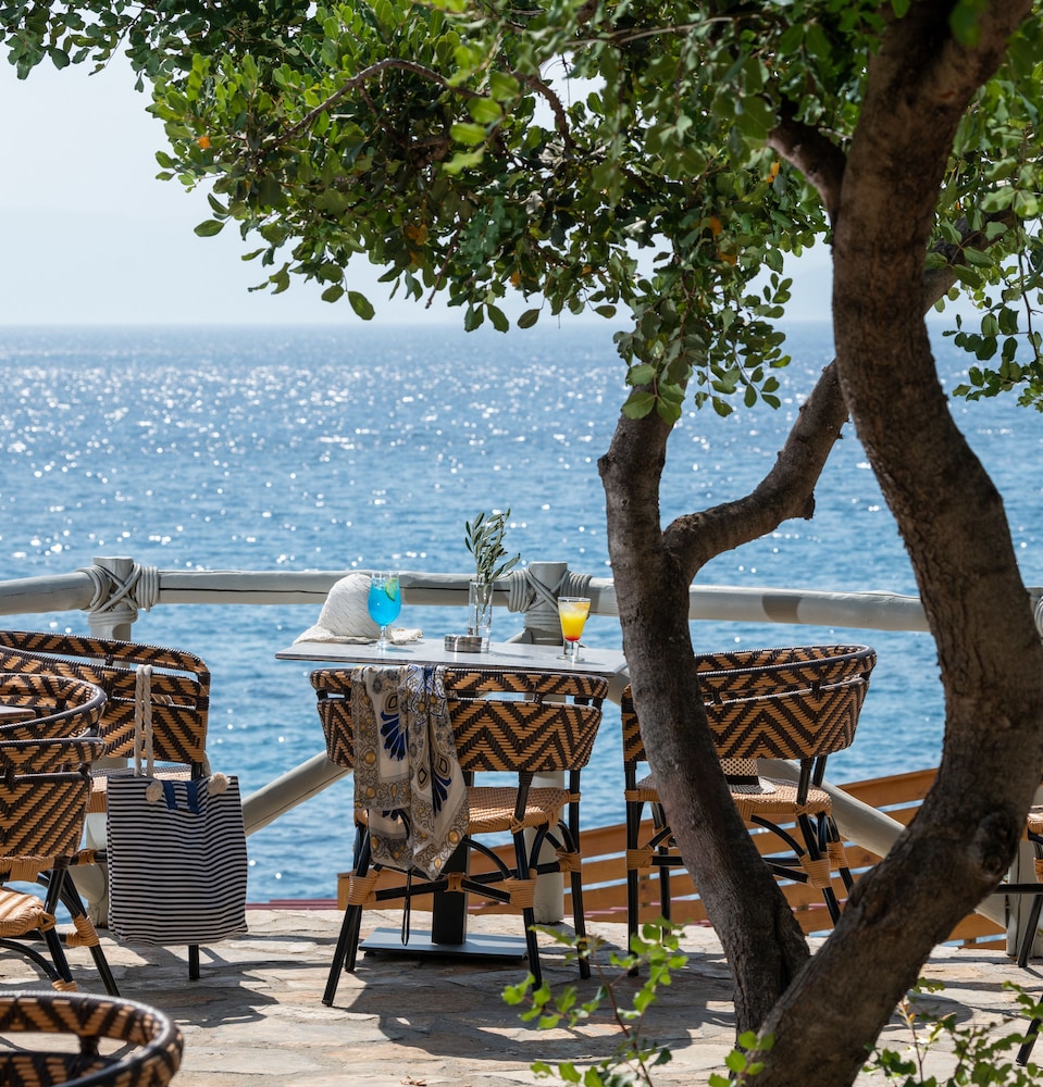 Elounda Breeze Resort - All Inclusive — Restaurant & bars in Elounda