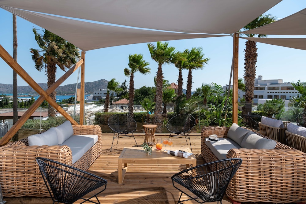 Elounda Breeze Resort - All Inclusive — Restaurant & bars in Elounda