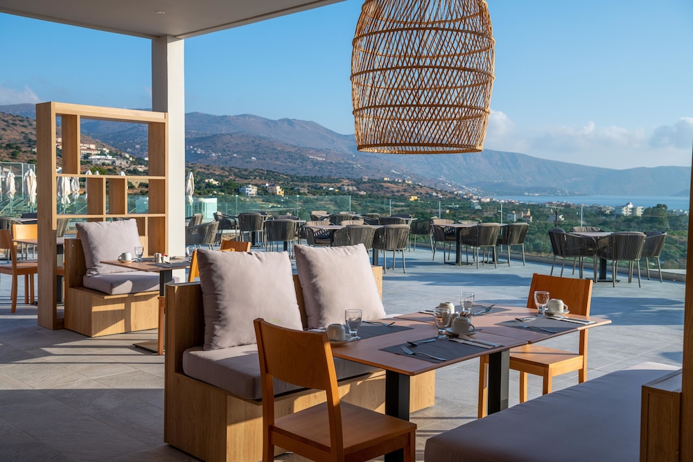 Elounda Breeze Resort - All Inclusive — Restaurant & bars in Elounda