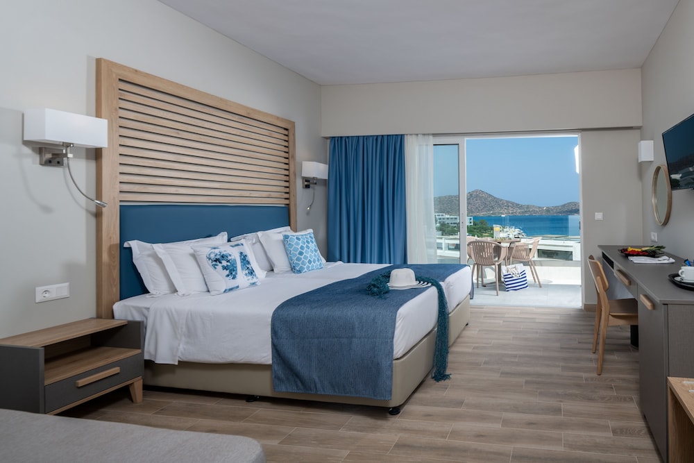 Elounda Breeze Resort - All Inclusive — Hotel rooms in Elounda