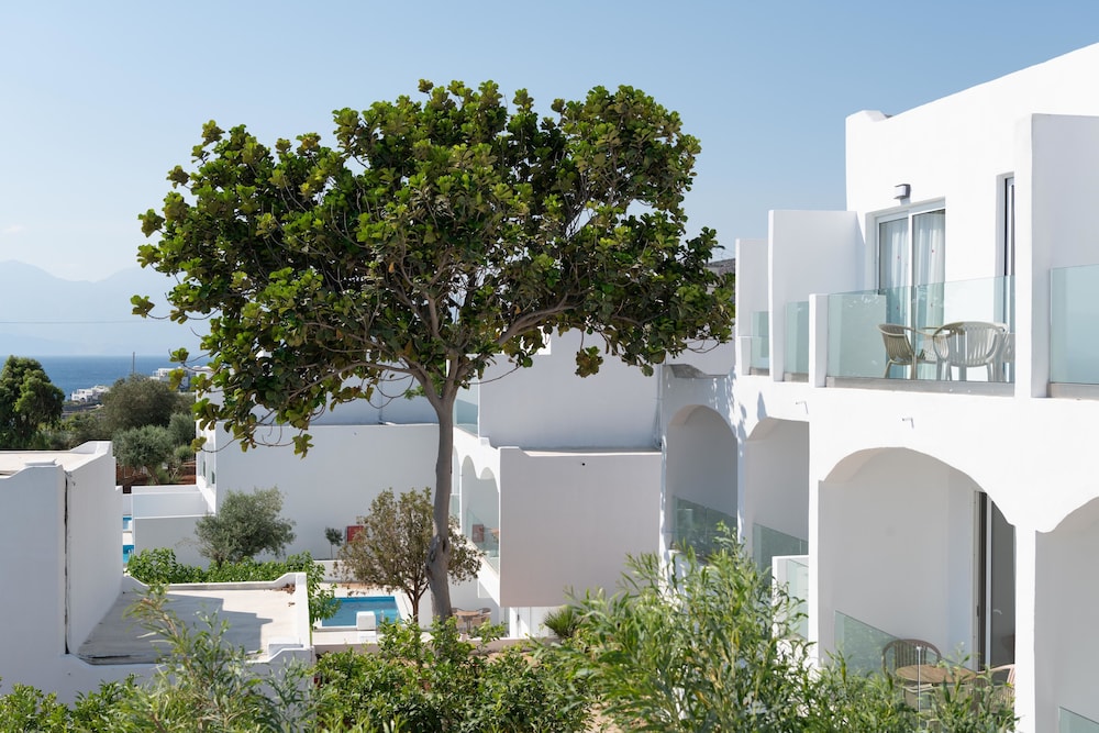 Elounda Breeze Resort - All Inclusive — Hotel building in Elounda