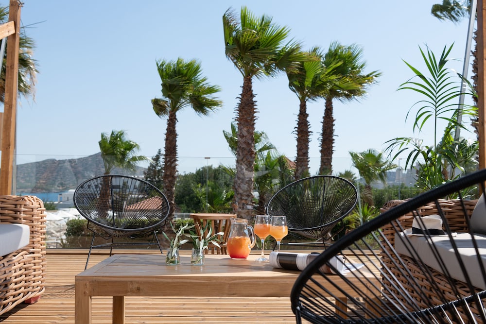 Elounda Breeze Resort - All Inclusive — Restaurant & bars in Elounda