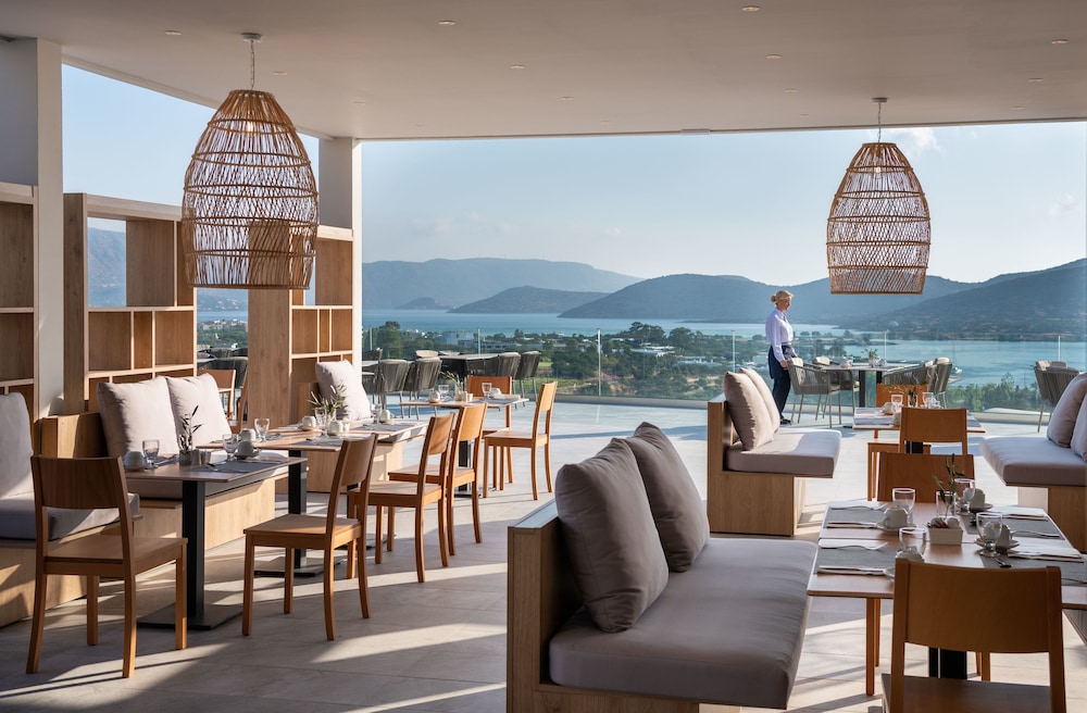 Elounda Breeze Resort - All Inclusive — Restaurant & bars in Elounda