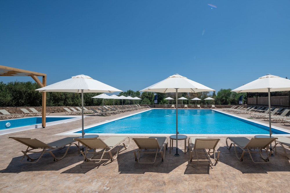 Elounda Breeze Resort - All Inclusive — Swimming pool in Elounda