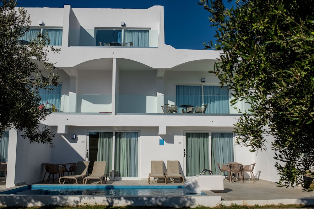 Elounda Breeze Resort - All Inclusive — Hotel building in Elounda