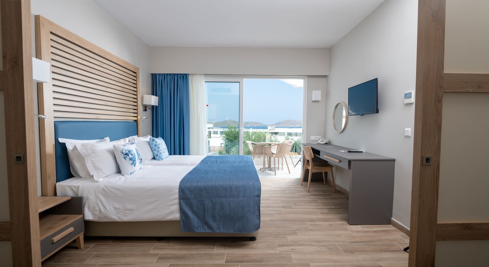 Elounda Breeze Resort - All Inclusive — Hotel rooms in Elounda