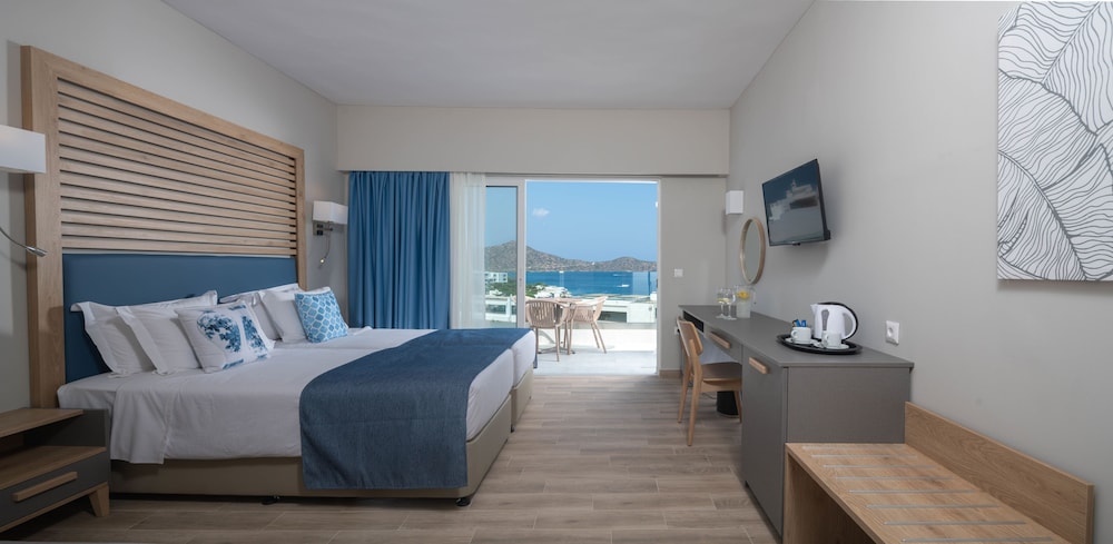 Elounda Breeze Resort - All Inclusive — Hotel rooms in Elounda