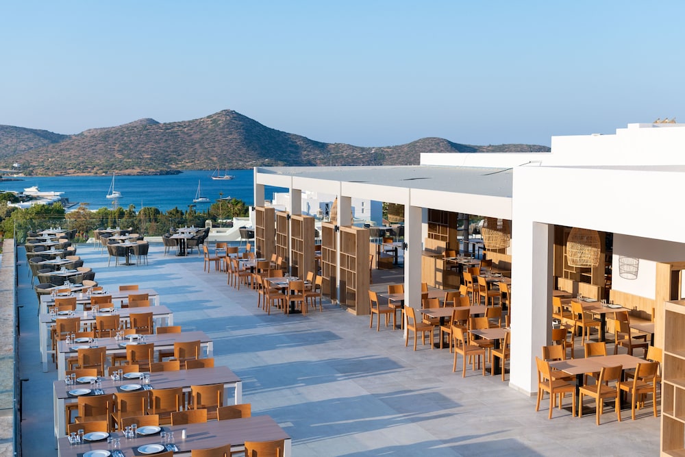 Elounda Breeze Resort - All Inclusive — Restaurant & bars in Elounda