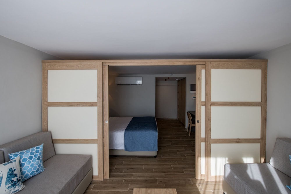 Elounda Breeze Resort - All Inclusive — Hotel rooms in Elounda
