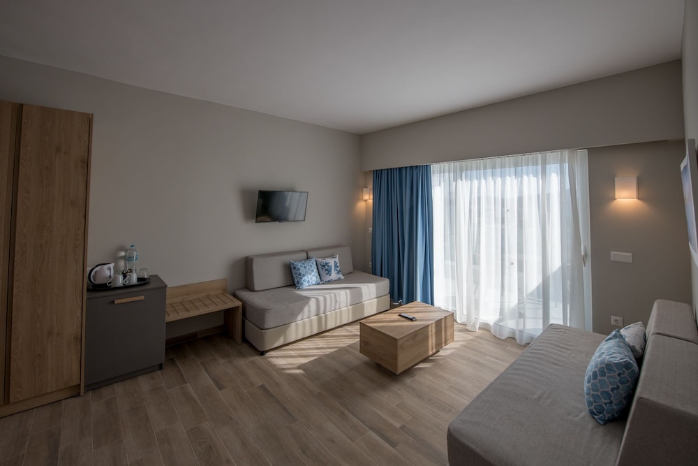 Elounda Breeze Resort - All Inclusive — Hotel rooms in Elounda