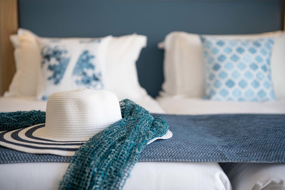Elounda Breeze Resort - All Inclusive — Hotel rooms in Elounda