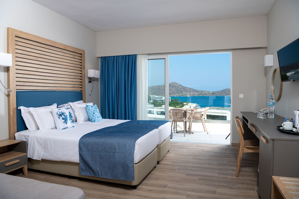Elounda Breeze Resort - All Inclusive — Hotel rooms in Elounda