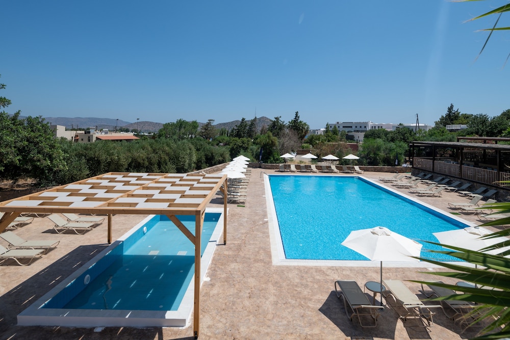 Elounda Breeze Resort - All Inclusive — Swimming pool in Elounda