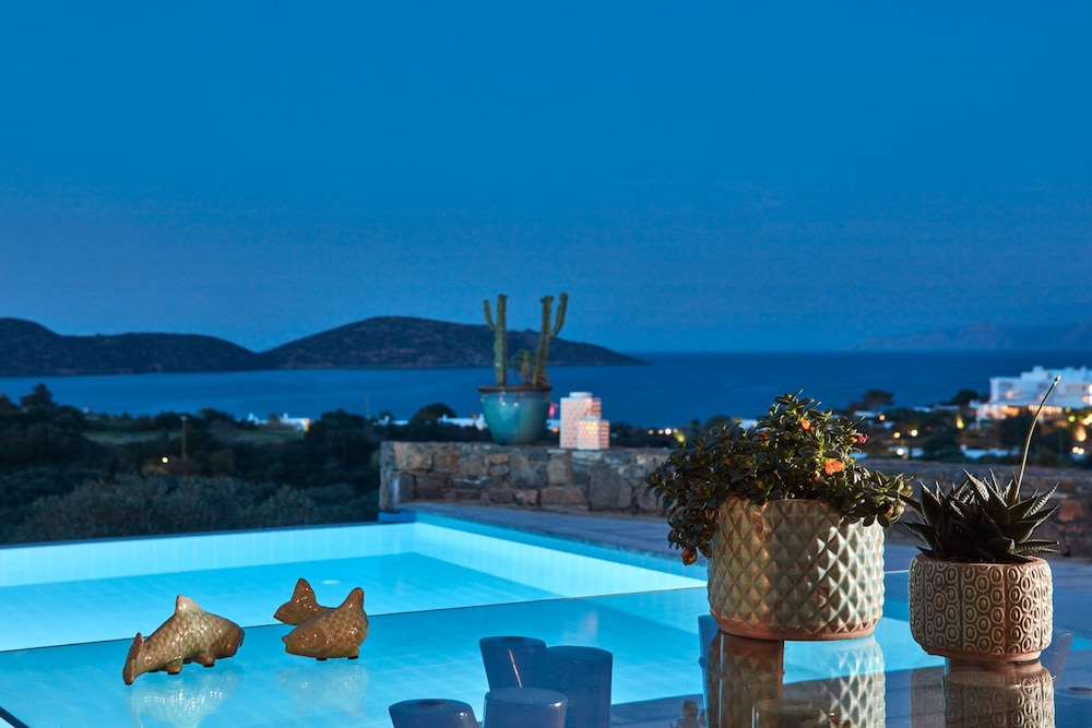 Elounda Palm Hotel — Swimming pool in Elounda