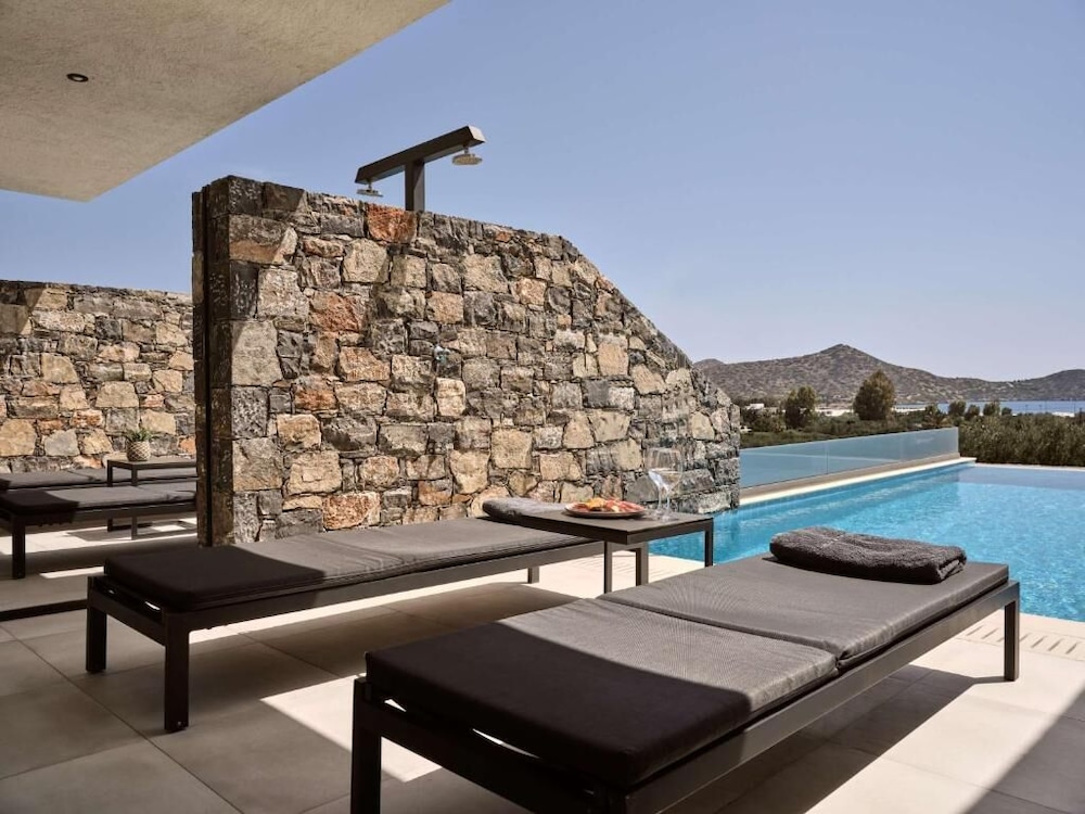 Elounda Palm Hotel — Swimming pool in Elounda