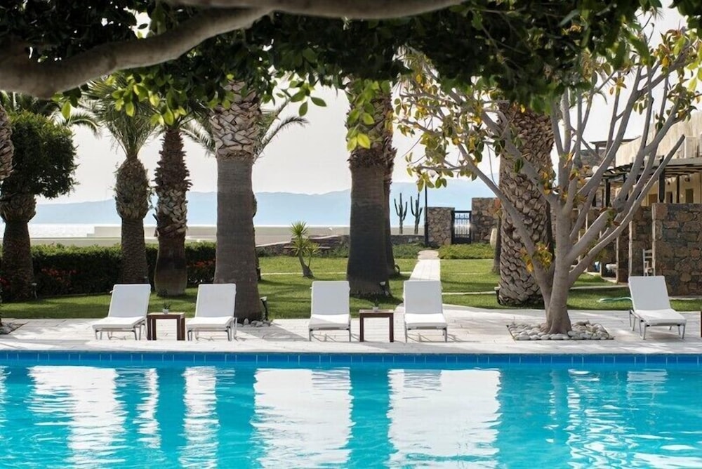 Elounda Palm Hotel — Swimming pool in Elounda