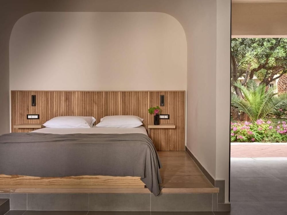 Elounda Palm Hotel — Hotel rooms in Elounda
