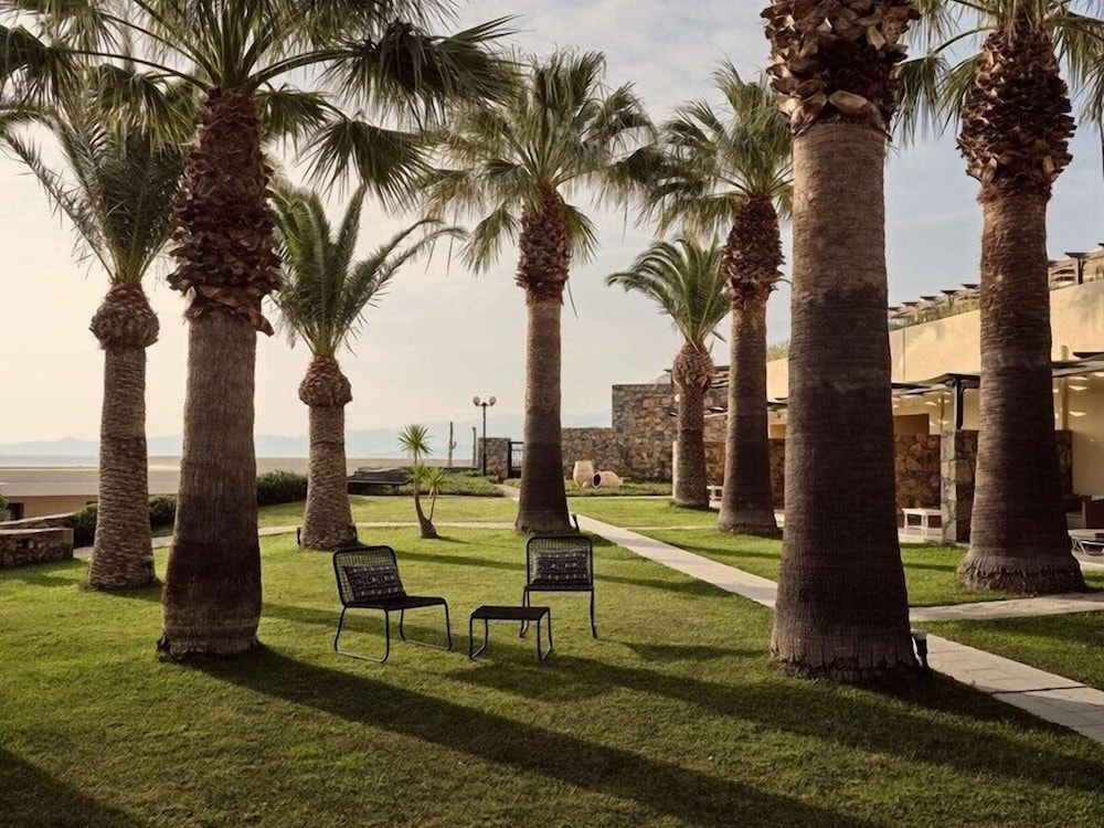Elounda Palm Hotel — Hotel building in Elounda