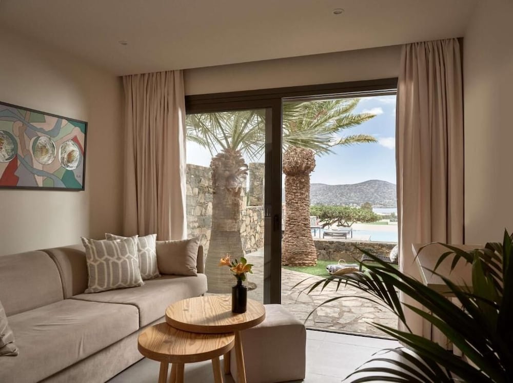 Elounda Palm Hotel — Hotel rooms in Elounda
