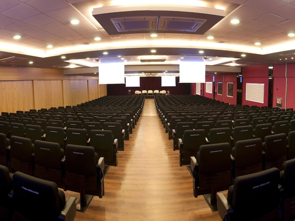 Evenia Olympic Palace — Hotel building in Lloret de Mar, Catalonia