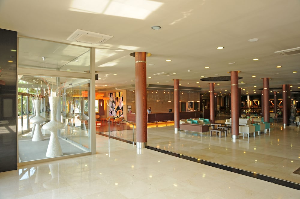 Evenia Olympic Palace — Hotel building in Lloret de Mar, Catalonia