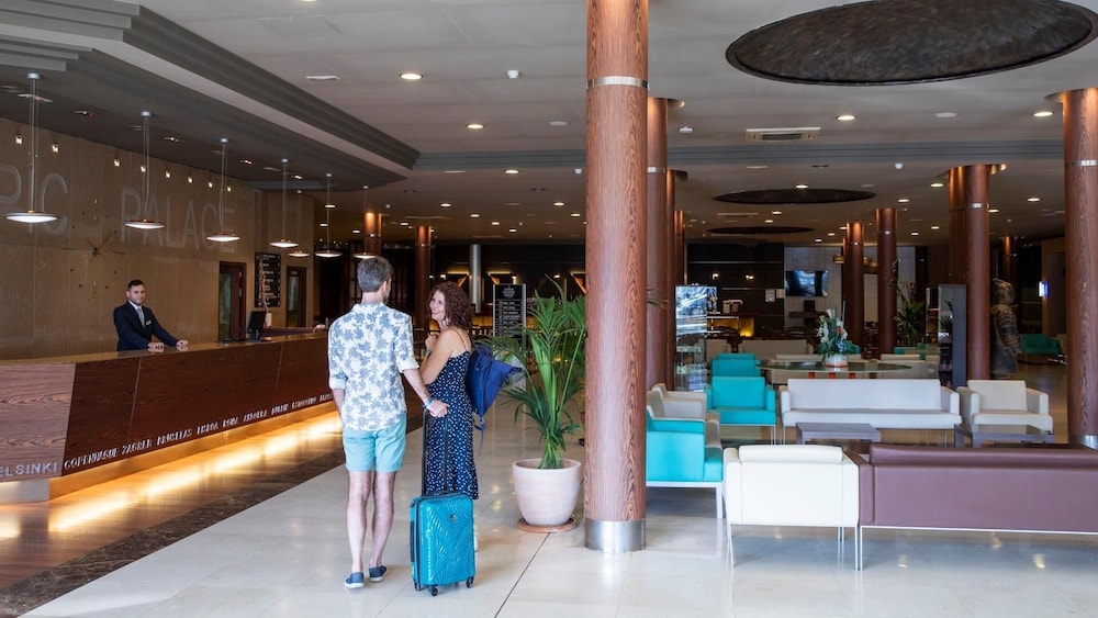 Evenia Olympic Palace — Hotel building in Lloret de Mar, Catalonia