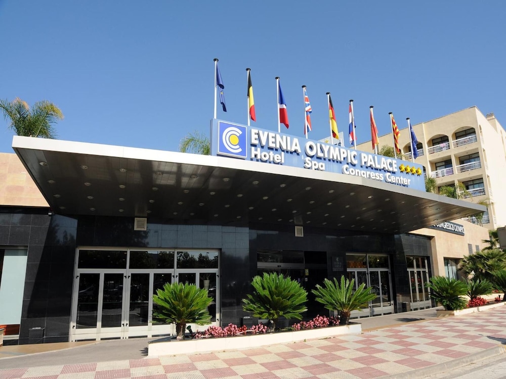 Evenia Olympic Palace — Hotel building in Lloret de Mar, Catalonia